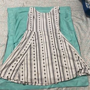 Cute designed dress for summer time!! Ver flowy